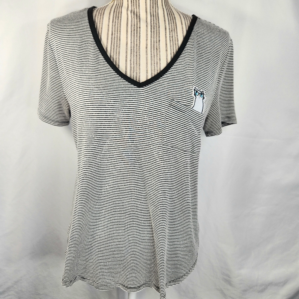 Hot Gal Black & White Striped Short Sleeve Tee w/Cat in Pocket Size Medium - Picture 2 of 8